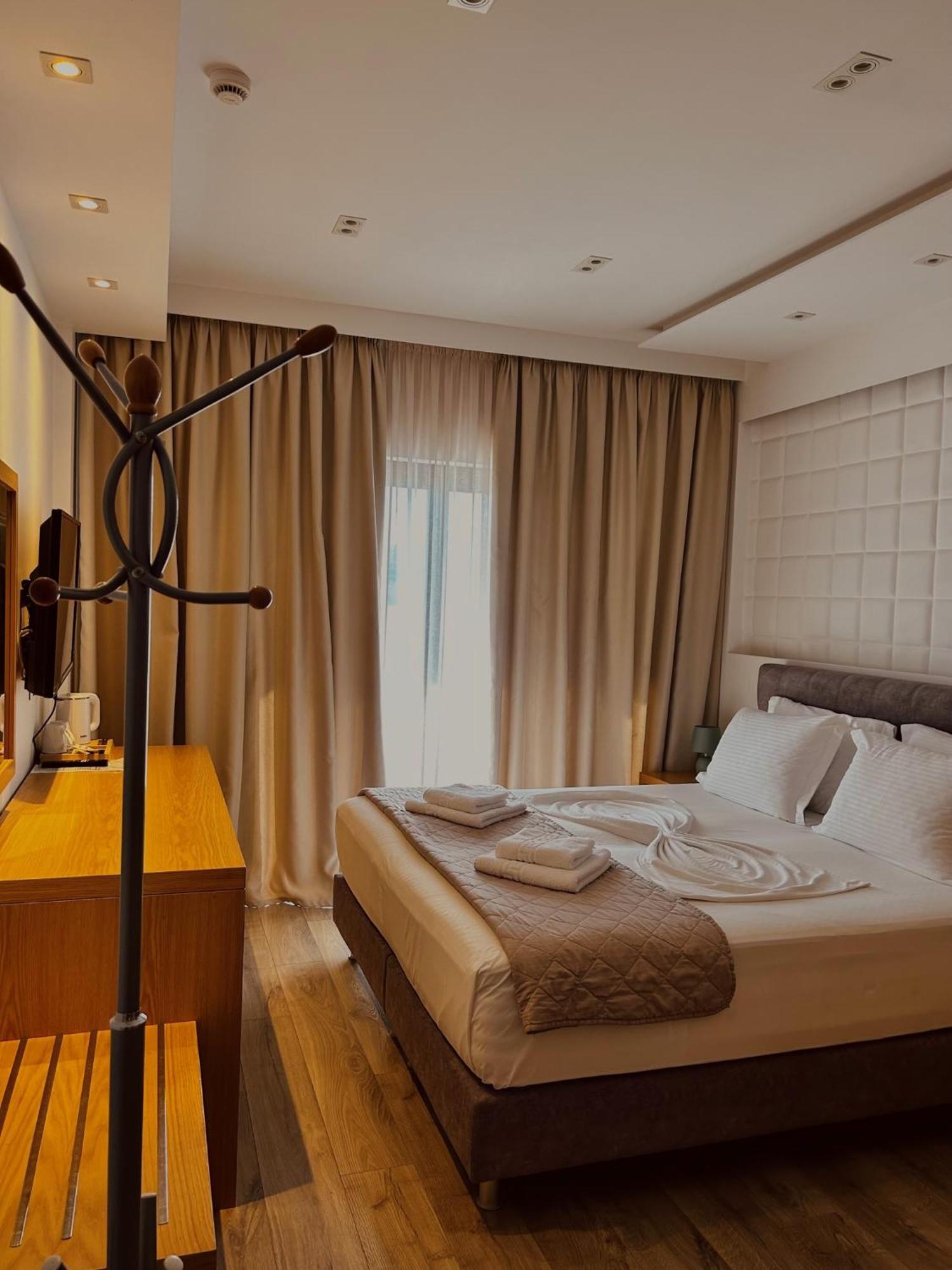 Hotel Sole Sarande Bagian luar foto